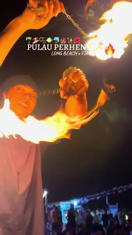 FIRESHOW DI LONG BEACH,PULAU PERHENTIAN🌴‼️ . ##pulauperhentian#daytrip#longbeach#best#windmill#pulauperhentiankecil#pakejpercutianmurah#pakejmurahpulauperhentianrehperhentian#daytrip #longbeach #daytrip #pulauperhentiankecil #fypシ゚ #redangisland #pakejmurahpulauperhentianrehperhentian 
