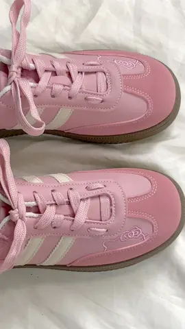 💗🩰🎀🌷🦩💝 #pink #pinkshoes #hellokitty 