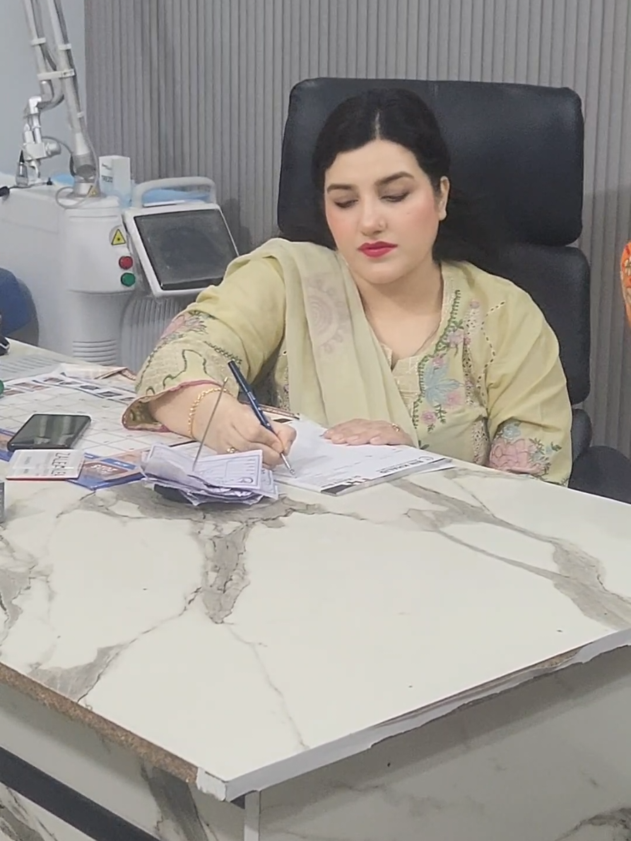 #fyp  #foryou  #foryoupage  #viral  #trending  #skincare  #skincareroutine  #skincaretips  #unfreezemyacount  #binkhalidmedicalskincare  #viralvideo  #goviral 