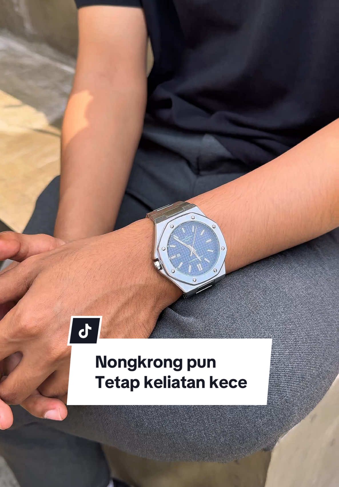 Tetep keliatan kece pas nongkrong😎 Langsung cek keranjang kuning! #philipericcijpn #jamtanganpria #oldmoneyaesthetic 