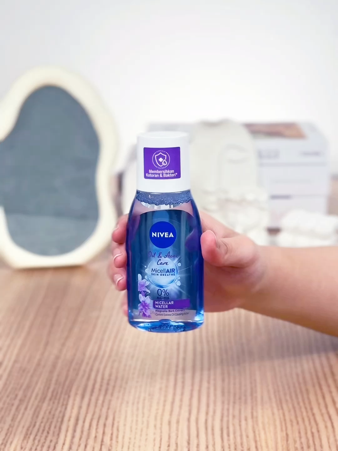 Masih nyari produk yang aman buat jerawat dan kulit?​ Coba deh pakai NIVEA Oil & Acne MicellAIR yang punya kandungan Magnolia Bark Extract, Anti Bacteria dan 0% Alcohol. Bikin kulit jadi bersih, halus dan jauh dari jerawat!​ Pilih yang 100% BERSIH! #CleanAtTheFirstSwipe #NIVEAIndonesia #RacunTikTok #ReviewNIVEA #micellarwaterviral #pembersihwajahviral #micellarviral #viral #micellarwater #skincareroutine #Foryoupage #kulitcerah #kulitbebasjerawat #rekomendasimicellar #rekomendasipembersihwajah