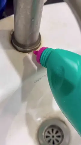 พามาขจัดคราบฝังแน่นกันค่ะ #ScrubFreeLabs #logeski #logeskiToiletBowlCleaner  #LogeskiClean #น้ำยาล้างโถสุขภัณฑ์ #น้ำยาล้างห้องน้ำ #หยงให้ #น้ํายาล้างห้องน้ําlogeski 