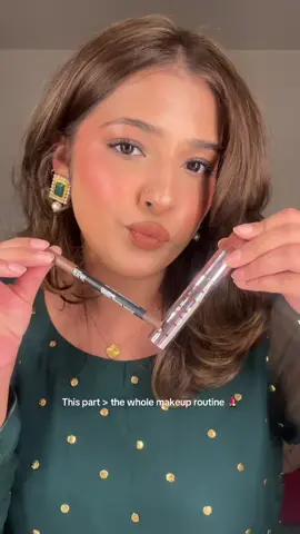 If applying lipstick isn’t your fav step… wyd?? @makeupforever Lip liner in Endless cacao @Fenty Beauty Liquid lipstick in Truth fairy 🧚  #makeup #ukbeautyblogger #londoninfluencer #makeuptutorial #MakeupRoutine #lipstícklover #makeuptiktok #softglam