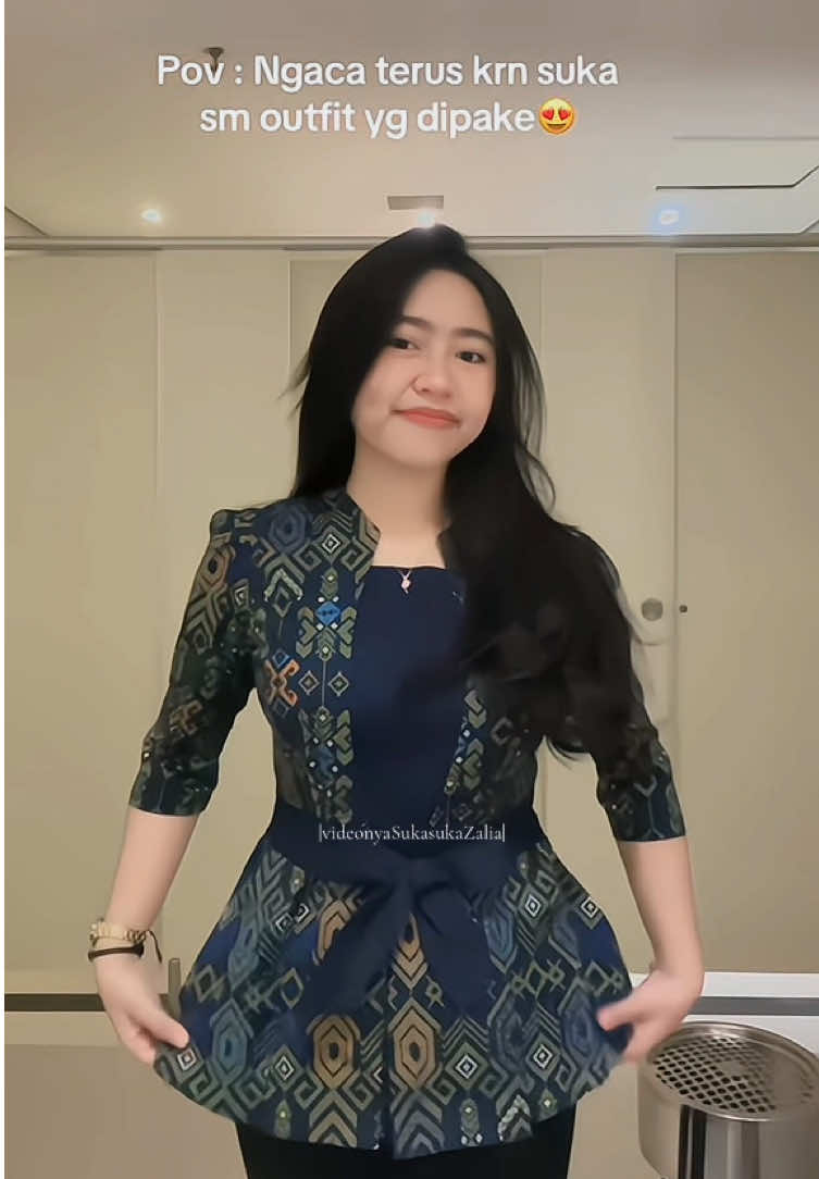 Tim batikkk kumpul ! Simple tpi ttep bkin outfit enak di pandang cuss kerkun #batik #navy #biru #atasanwanita #OOTD #style 