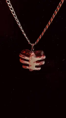 Making a heart necklace 🫀#airdryclay #arttok #DIY #airdryclayideas #necklace #alt 