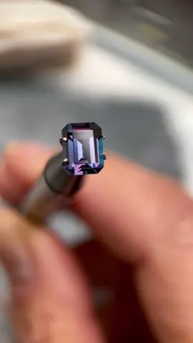 This isn’t just any gem 💎 A top-grade Brazilian alexandrite—one of the rarest stones in the world. Watch it shift from teal to purple depending on the light ✨ Nature’s alchemy, in crystal form. Want us to source a one-of-a-kind gem for you? info@lizunova.com 💌 #alexandrite #raregemstone #colourchangegem #brazilianalexandrite #finejewellery #gemstonetok #bespokejewellery #luxurygems #customjewellery #gemsoftiktok #jewellerytok 