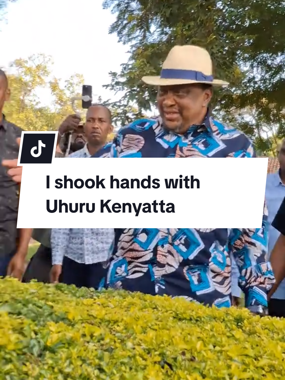 I was not aware I will be in a gathering with Uhuru Kenyatta Present... Found an opportunity to shake his hand for the second time and I took it #uhurukenyatta #president #fyp #fpy #dence254 