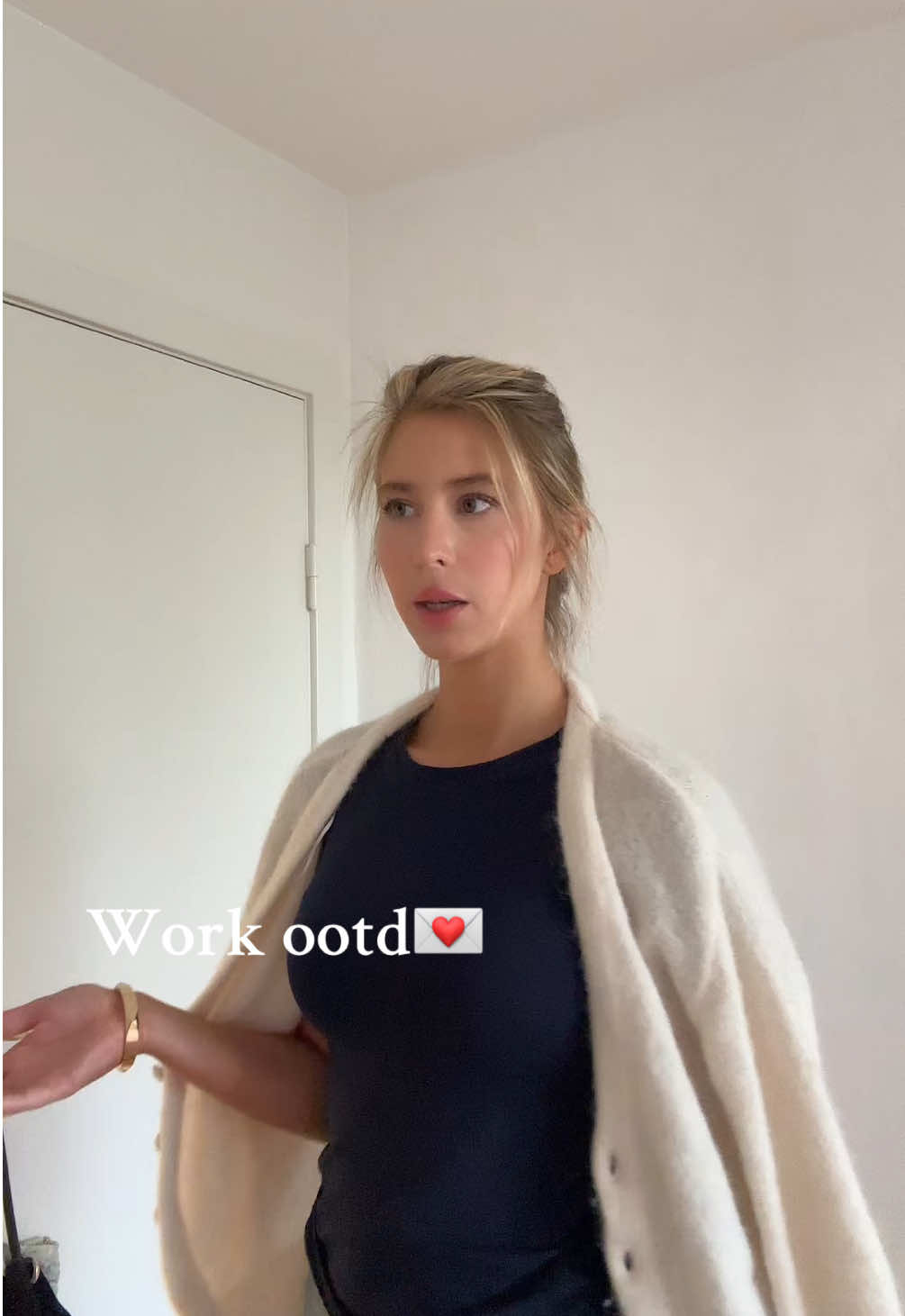 Work ootd 🥰💌🌹 #OOTD #fitcheck #navy #scandinavianstyle #scandigirlstyle #lipsync #fyp 