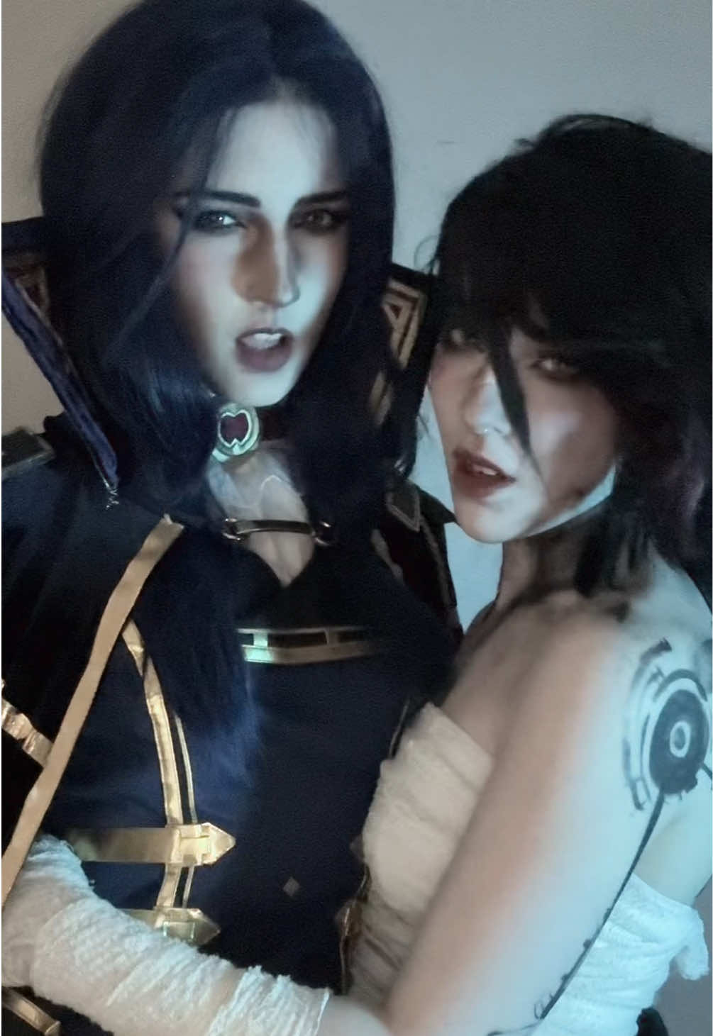 Look at my wife not me I look so chopped @🪻Hattie🪻  • #wlw #caitvi #caitvicosplay #caitlynkiramman #caitlyncosplay #vicosplay #viarcane #arcane #arcanecosplay 