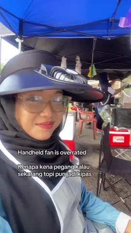 Tak payah fikir nak stand ke nak sangkut ke. Pakai je senang #fyp #kipasmurah #topi #topikipas #viral 