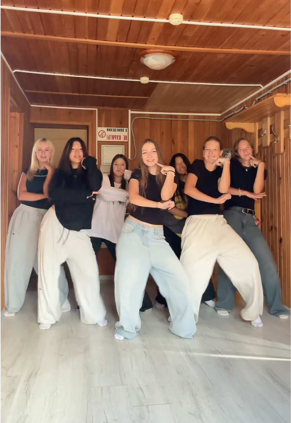 жарко будто в рио 🌴🥥#рекомендации #тренды #fyr #fyppppppppppppppppppppppp #dance #танцыtiktok #подруги 