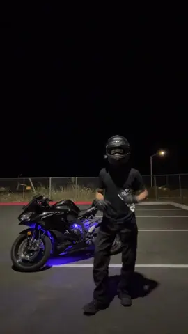 World revolves around me #fentysuperbrandday #biktok #ZX4R #motorcycles #motorcycle #crotchrocket #led 
