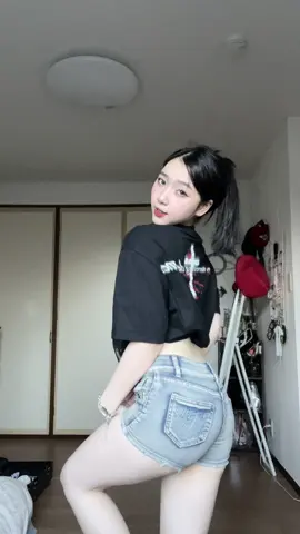 Prada đầu cầu Nhật Bản.! Dc @Nhật Minh @hoa xù✩@Chí Hiểnn 