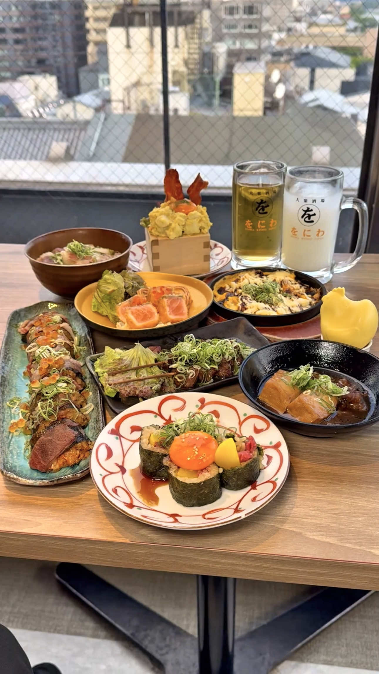 京都で絶対外せない絶景大衆居酒屋🌙 京都河原町三条とかなりの好立地！ 肉と魚の映える絶品メニューが盛り沢山な大衆居酒屋『 をにわ 』 🍣親子サーモンレアカツ 🍖あったか肉豆腐 🍲和風鶏鍋や博多もつ鍋もあり！ 🥤ドリンク最安299円〜 最上階9Fから眺める京都市街や鴨川の夜景がとても素敵で デートや女子会・飲み会など 様々なニーズに合わせて利用出来る最高のお店でした👍 📍京都・三条 『大衆居酒屋 をにわ』 #PR #京都グルメ #京都ディナー #京都居酒屋 #japanesefood #tiktokfood 