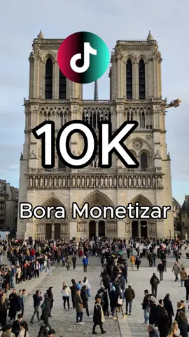 Bem Vindo a França-Paris »' 4 Um passeio de barco pelo Sena: Paris vista do seu ângulo mais encantador Navegar pelas águas do Rio Sena é como flutuar por dentro de um cartão-postal vivo. Enquanto o barco desliza suavemente, os monumentos mais icônicos da cidade vão se revelando um a um: a Torre Eiffel, a Notre-Dame, o Louvre... tudo iluminado por uma luz que só Paris tem. Cada ponte, cada margem e cada reflexo na água carrega história, charme e poesia. É o tipo de passeio que faz o tempo desacelerar — e a alma respirar mais fundo. P Se Paris já é linda de perto, vista do rio, ela simplesmente encanta sem pedir permissão. #tikt #motivation #seguir
