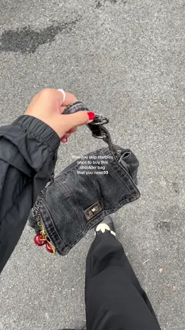 This shoulder bag is everything! The size is perfect for carrying all my essentials! The material feels high-quality😍❤️#workbag #unibag #totebags #purse #bag #handbag #handbags #shoulderbag #whatsinmybag #whatsinmypurse #cute #toocute #fashion #viral #bagessentials #bagcollection #bags #unibag #schoolbag #workbag #MomsofTikTok #spotlight #spotlightfinds #tiktokshopblackfriday #blackfridaydeals #tiktokshopmademebuyit #tiktokshopbacktoschool #tiktokshoploveatfirstfind 