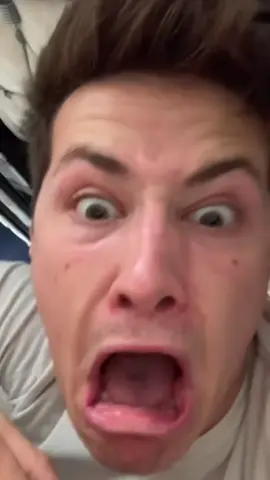 Hiding under the bed scary prank😂😂😂#foryou #funnyvideos #funnytiktok #funnyprank #funnyvideosforyou #prank 