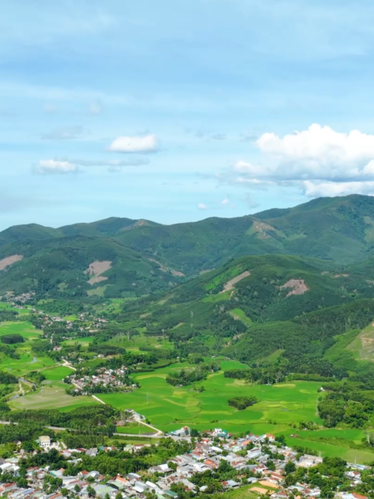 Đây là lý do vì sao Quảng Ngãi đang dần trở thành điểm đến yêu thích của những người đam mê xê dịch! Bạn đã đặt chân đến những điểm nào ? #dulich #Quangngai #flycam4k #bautroiquangngai #Quangngaitravel