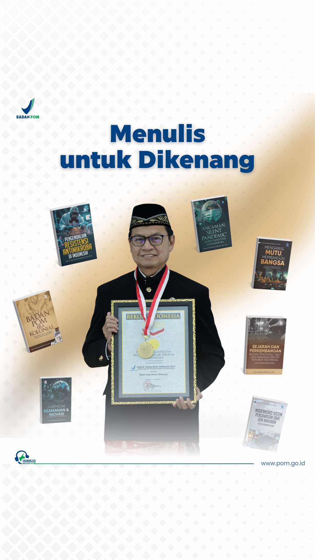 MENULIS UNTUK DIKENANG Hai #SahabatBPOM, hari ini BPOM menggelar kegiatan bedah buku dari 7 buku yang ditulis oleh Kepala BPOM Taruna Ikrar. Dalam waktu kurang dari 1 tahun beliau berhasil menulis 7 buku tentang dunia pengawasan obat dan makanan.  Judul bukunya diantaranya adalah Sejarah dan Perkembangan BPOM di Indonesia, BADAN POM Era Kolonial, Pengendalian Resistensi Antimikroba di Indonesia, dan masih ada 4 judul lainnya! Semua buku tadi bisa kamu jumpai di toko buku terdekat, ya! #BPOMRI #BedahBuku #HALOBPOM1500533