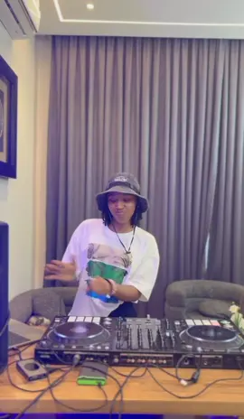 Let’s Enjoy the good vibes together ❤️❤️ #Foryouu #foryoupage #Virl #Djsinyorita #Dj #fyp #Isaka #Music #Lifestyle 
