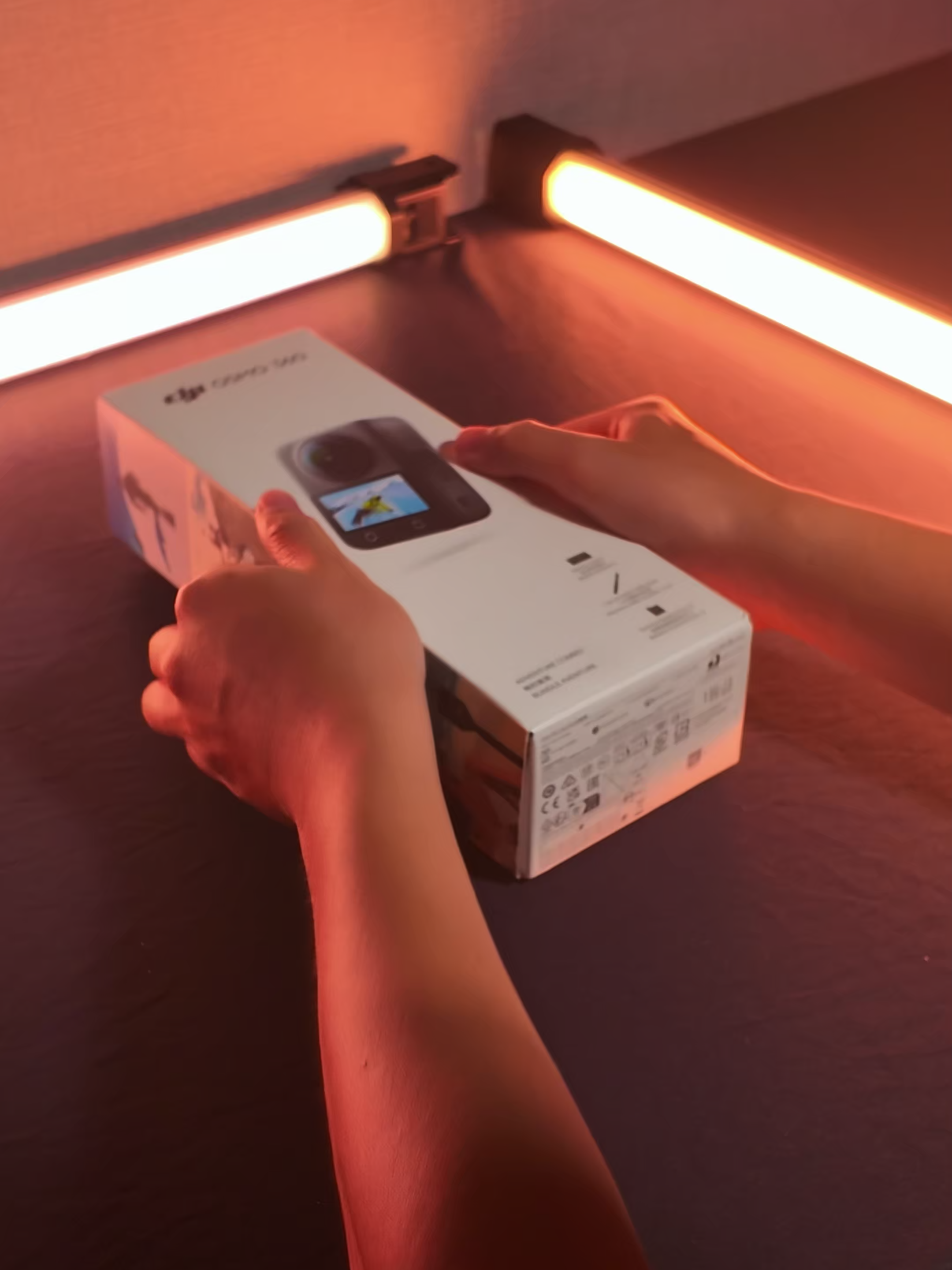 DJI Osmo 360 Unboxing cùng Roboboss #DJI #Flycampro #Roboboss #DJIVietnam ------------------------------ 𝐅𝐋𝐘𝐂𝐀𝐌𝐏𝐑𝐎 | 𝐃𝐉𝐈 𝐕𝐈𝐄𝐓𝐍𝐀𝐌 𝐒𝐓𝐎𝐑𝐄 & 𝐒𝐄𝐑𝐕𝐈𝐂𝐄𝐒 🔹Website: https://flycampro.vn/ 🔹HCM: 15 Lý Thái Tổ, P.1, Q.10 | 📞 1900.5555.12 | 028.3835.3962 🔹Đà Lạt: 60 Nguyễn Chí Thanh, P.1 | 📞 026.3399.0369 🔹Hà Nội: 44 Nguyễn Ngọc Doãn, Trung Tự, Đống Đa | 📞 083.3555.512