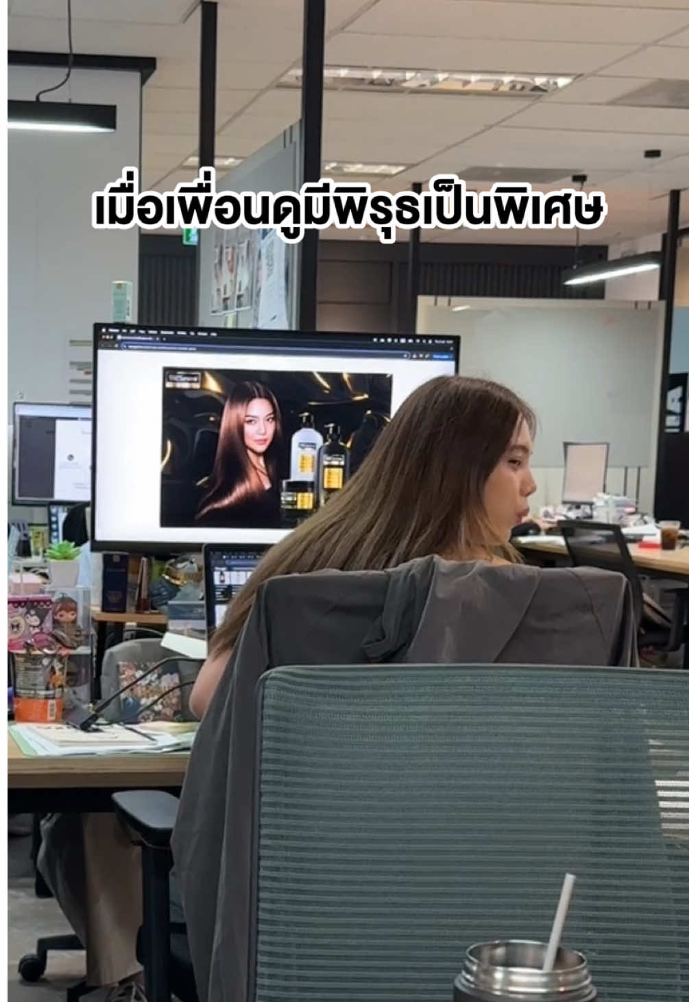 แอบส่องนิดนึง… อ๋อ ที่แท้ก็แอบช้อป TRESemmé! 👀📱 ปังขนาดนี้ ใครจะอดใจไหว​ ช้อปเลยที่ TikTok Shop 💖 #TRESemmeThailand #TRESemmeLamellarGloss #เทรซาเม่ผมกลอสติดแกลม #ล็อคเฉดไม่Fadeไม่Fail #เทรซาเม่ล็อคเฉดไม่Fadeไม่Fail 