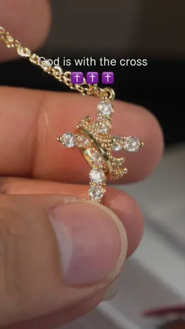 I love jesus#Tewiky #tiktokshopsummerturnup #tiktokshop #fashion #jewelry #dealsforyoudays #NovaTopFinds #foryou #waterproof #tiktokmademebuyit #crossnecklace #jesus #crowncross #jesuslovesyou #jewelrygift #fyp 