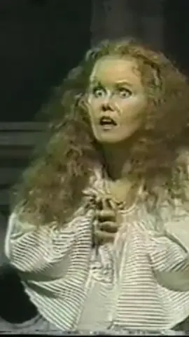 Coloratura soprano huyền thoại nước Mỹ Ruth Welting làm vài đường showcase bằng cách trill highC và kết bằng highF nhẹ nhàng không chút sức #opera #classical #viral #xuhuong #trend #singer #vocal #highlight #showcase #coloratura #classicalmusic #singing #highnote #vietnam #diva #america #american 