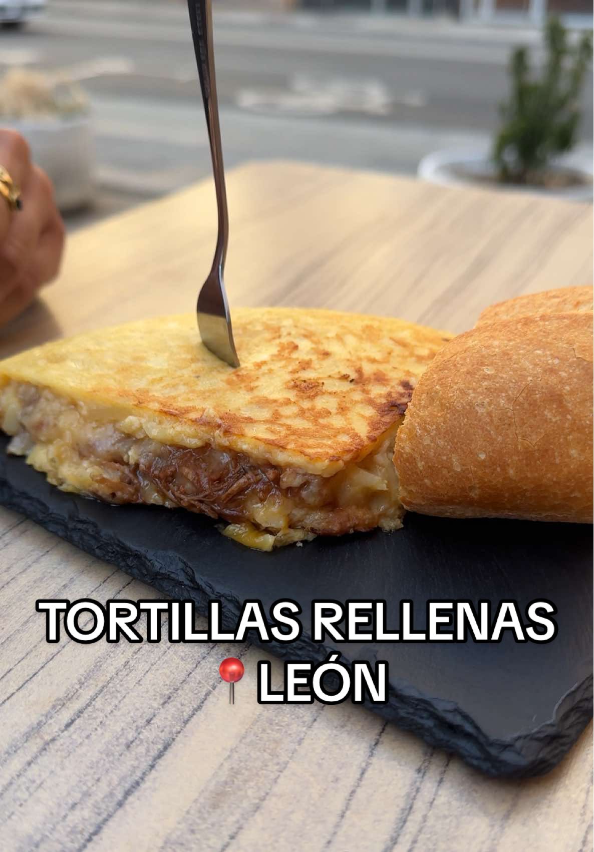 TORTILLAS RELLENAS📍LEÓN #comerenleon #restaurantesleon #leónesp #leonesp #dondecomerenleon #foodporn #foodiesleon #foodies #planesleonesp #igerleonesp #igersleon #comerenleonesp #comerenleon #leonsecome #cenarenleon #planesleon 