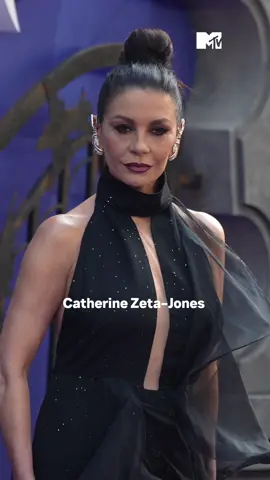 Catherine Zeta-Jones channeled Morticia Addams at the Wednesday season two premiere 🖤 She was also joined on the carpet by her niece Ava 🤩 #catherinezetajones #morticiaaddams #wednesday #mtvmovies @Wednesday Netflix @CatherineZetaJones 