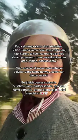 Kamu gak harus selalu tahu ke mana hidup akan membawa. Kadang… yang penting adalah tetap jalan, meski gak tahu ujungnya di mana. Percaya aja, proses ini gak akan sia-sia🤍💌✨ #life #lifelessons #mindset #women #womentalk #qoutes #relatable #girlstalk 