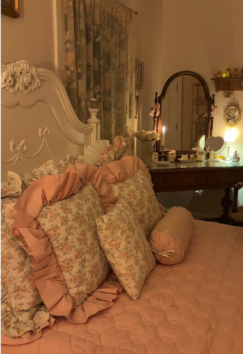can u tell pink is my fav color♡🎀  #vintage #vintagecoquette #girlythings #antiquevanity #foryoupage #princesscore #princess #coquette #girlyaesthetic #vintageaesthetic #thrifting #roomdecor #roominspo #fyp #pinterestinspo 