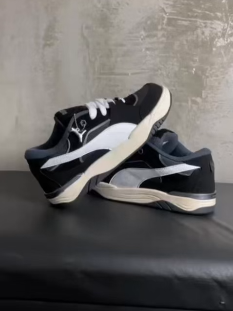 Aquele padrão FIFA de qualidade que só a Número 1 do Brasil tem! 🥇 Essa semana ele estará na promo Compre 1 Leve 2. Corre pro site eproveitar! 💙 #puma180 #dropshoes #sneaker #street