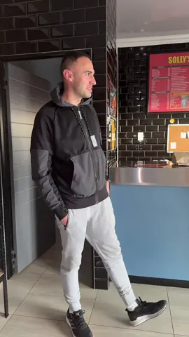 Mojo in action again #saltvinegarmasala @sollyscorner 