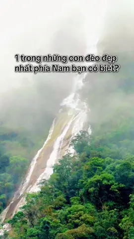 Video gốc chưa qua chỉnh sửa, hãy lắng nghe âm thanh của núi rừng để cảm nhận thiên nhiên thật hùng vĩ. ⛰️ Vẻ đẹp hoang sơ của thác nước nơi đèo Khánh Lê – Dấu ấn giữa đại ngàn Trên hành trình chinh phục đèo Khánh Lê – con đèo nối liền Nha Trang và Đà Lạt, du khách không chỉ say mê bởi những khúc cua uốn lượn giữa rừng núi mà còn bị mê hoặc bởi vẻ đẹp hùng vĩ của những dòng thác đổ từ vách đá cheo leo. Nước trắng xóa tung bọt giữa núi rừng hoang sơ, vang vọng âm thanh của đại ngàn, tạo nên một bản hòa ca của thiên nhiên sống động. Mỗi mùa mưa về, các con thác như bừng tỉnh, trở thành những dải lụa trắng mềm mại vắt ngang triền đèo, khiến ai ngang qua cũng phải dừng lại, lặng người trước vẻ đẹp kỳ vĩ mà đất trời ban tặng. #travel #trending #fyp #viral #dalat #deokhanhle 