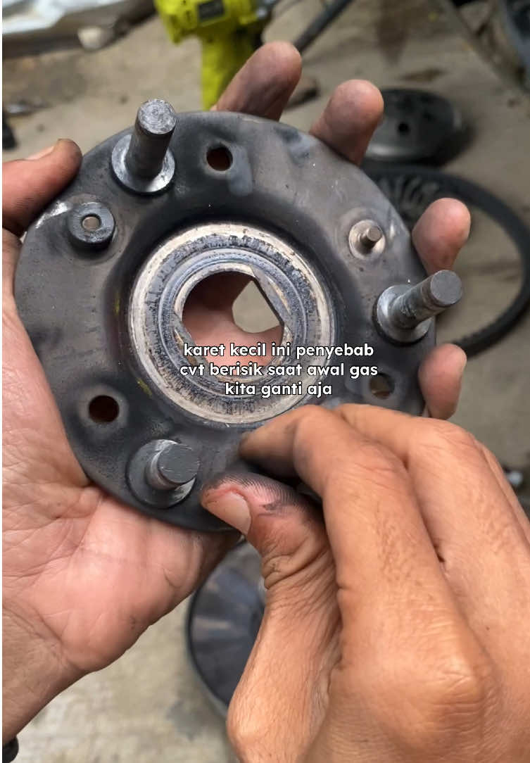 salah satu penyebab cvt vario 125 kasar saat awal gas🔥 #kzrbby #vario125 #kzrperformance #kzr #cvt #vario125old #fyp 