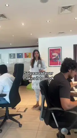 My back hurts from carrying the weight of entertaining everyone at the office… 🤓 #office #bollywood #officelife #officehumor #coworkers #saiyara #outfitinspo 