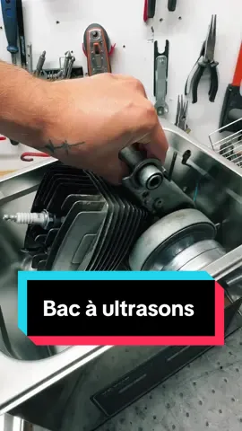 Réception du jour, bac à Ultrasons de chez vevor pour les restaurations, c’est un 10L voilà le rendu !  Pour info en terme de gabarit, le moteur de 103 passe 😉  Bientôt le premier test !  Si tu as des potions magique à mettre dedans, ou bon produits, n’hésites pas à me dire, merci !  #mobylette #50cc #fyp #mecanica 