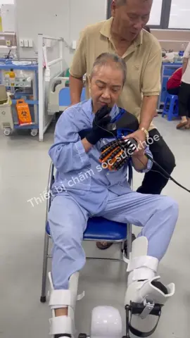 Khách phục hồi chức nặng tại viện kết hợp thiết bị tập luyện chân , tay bên em ❤️ Mỗi ngày chỉ mong khách tập luyện kiên trì để sớm phục hồi . #thietbichamsocsuckhoe #chamsocnguoigia #phuchoichucnang #taibien 