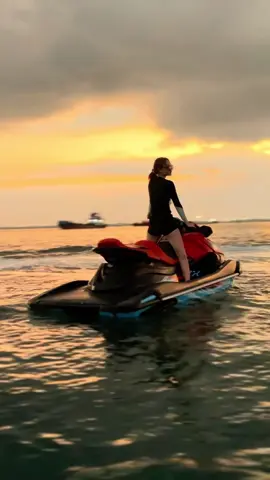 Jet Ski View Sunset + Danza Kuduro 🌊😎 #bali #tanjungbenoa #watersportbali #jetski #sunset #tanjungbenoawatersport #baliisland 