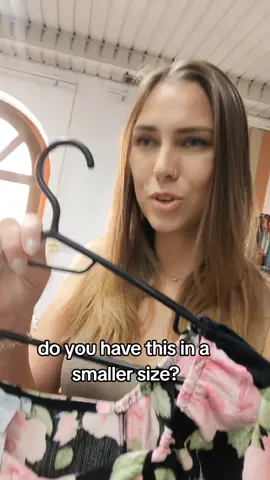 normal day at @Fashion Finds Koper 😆 (it's a joke) #thrift #secondhand #consigment #store #funny #interaction #fashionfindskoper #onedaughter #trend 