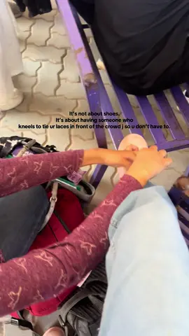Oh to have someone who tie ur shoe laces🤌🤌 #foryou #explorepage #viral #trending #friend 