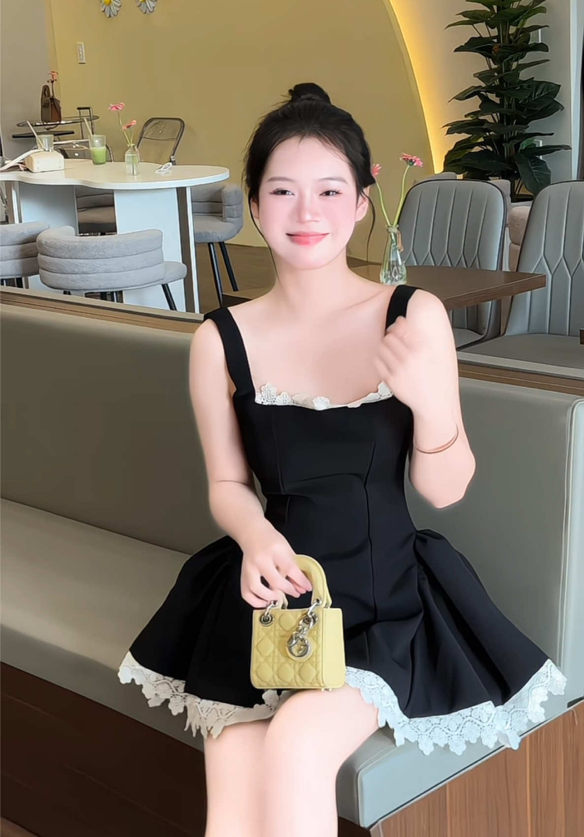 Cộng một váy xinh vào tủ đồ nhé các nàng uiii