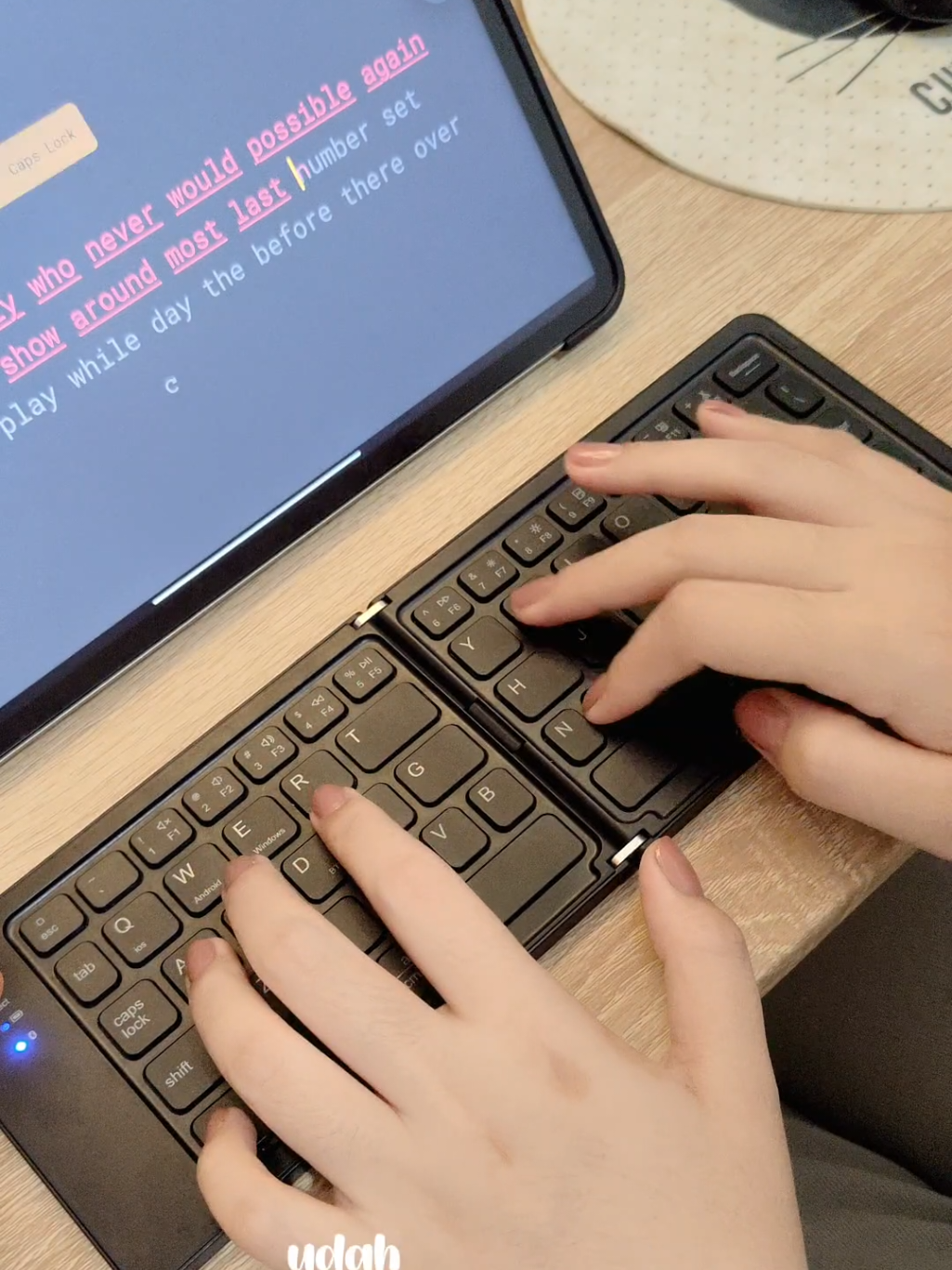 Replying to @ipo.o0spill keyboard lipat❣️ #keyboardlipat #keyboardwireless #keyboardportable 