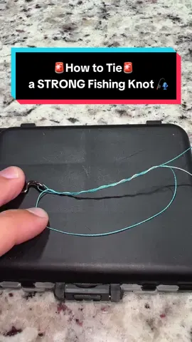 How to Tie an easy, but strong Fishing Knot‼️🎣 #fishtok #howto #fishingtips #fishingknot #fishing #cwickfishing #beginnerfishing 