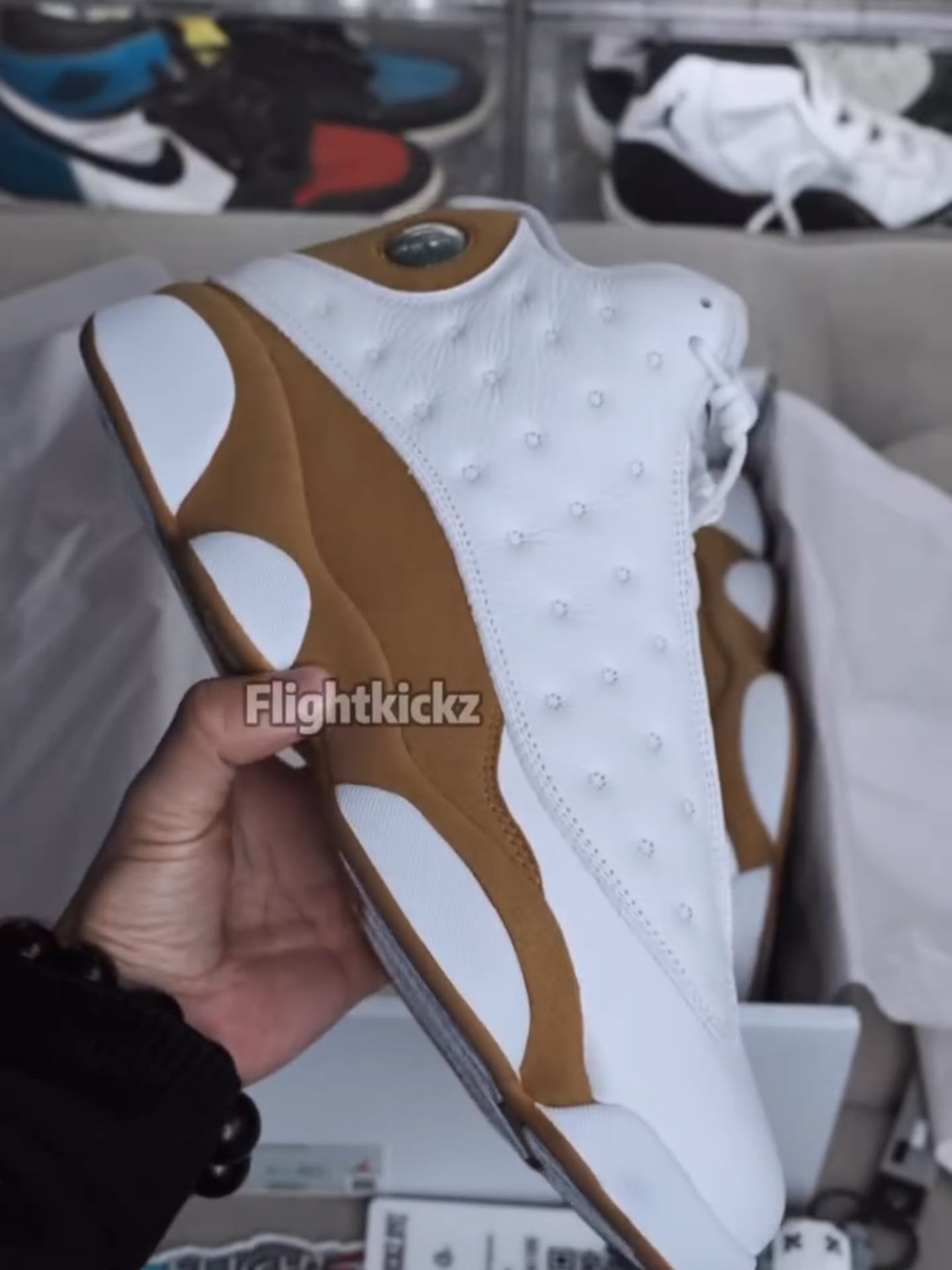 Jordan Men's 13 Retro Wheat White/Wheat sneaker unboxing  #travisscott #travisscottjordan1#jordan1society #jordan1squad #kicksonfire #hypebeaststyle #jordan1sonly #snkrskickcheck #solecollector #jordan1addict #igsneakercommunity #jordanaddict #spiderverse #aj1 #af1 #airjordan1 #airjordann1 #jordan1lowog #flightkickzbrasil #stockxsneakers #teamklekt #airjordan1offwhite #offwhite #aj13