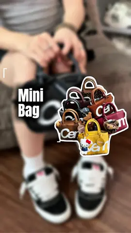 Làm sao mà ra ngoài đường lại thiếu đi chiếc mini bag được , tiện lợi để đồ mà trông outfit thêm xinhh nữa Ae êiiii #xuhuong #xuhuongtiktokk #myoutfit 