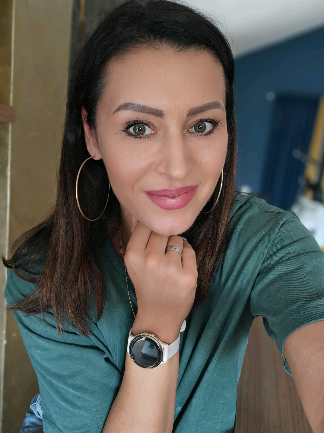 Trening ne mora biti kazna. Ne moraš se razvaliti svaki put. Ne moraš ganjati savršen trbuh. Ali možeš – i trebaš – odraditi nešto za sebe. Za tijelo koje te nosi kroz dan. Za leđa koja bole. Za glavu koja treba predah. Jer nisi samo mama, supruga, zaposlenica… I dalje si TI. Ovo je za sve nas koje ne treniramo da bi išle na binu. Nego da bismo lakše živjele. Trening nije luksuz. Nije ekstrem. Nije samo za „fit“ ljude. To je dio rutine. Kao što pereš zube – tako pokreneš tijelo. Bez pritiska. Samo red, ritam i briga o sebi. #fitnessmotivation #fitnessreal #girltalk #momtalk #fitmom #Fitness 