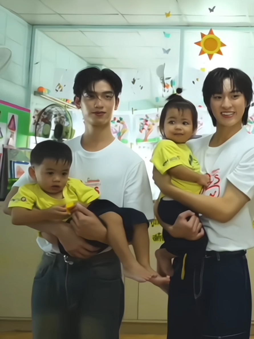 Thomaskong with kids 🥹 this is the cutes thing ever 🤏😖 #thomaskong #tthomastc #kongjiro #foryou #fyp 
