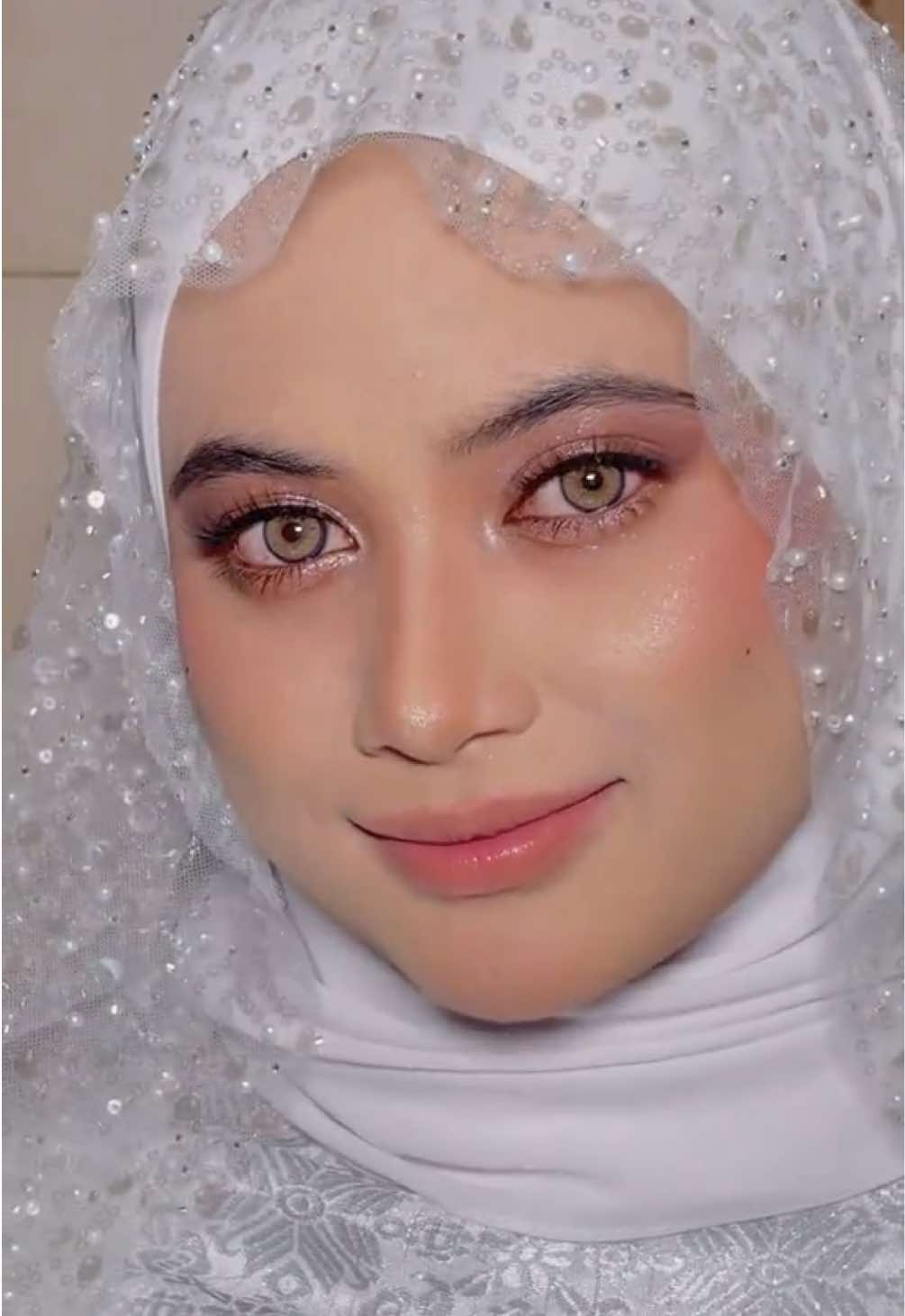 Ladies and Gentlemen…  AMIRA #sentuhannaz  . . Pretty canvas : @اميرا  . . #fyp #fypシ゚viral #fypage #makeupsanding #makeupnikah #sexyeyes #mua #muamalaysia #muakotabharu #muakelantan #muaterengganu #muakualanerus #muajerteh 